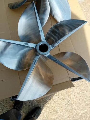 Revisione-eliche-in-acciaio-inox-di-superficie-per-piedi-Arneson4